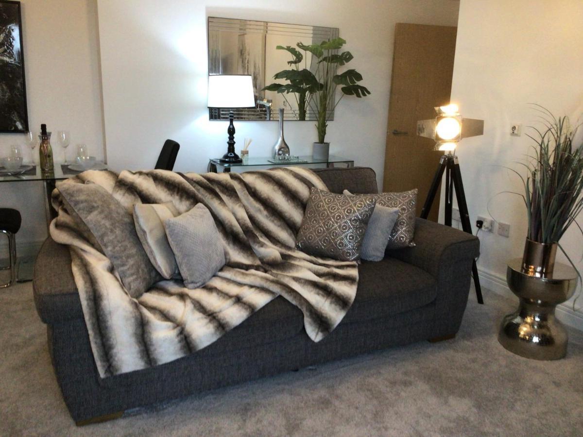 Luxurious River View Apartment With Terrace Вустер Экстерьер фото